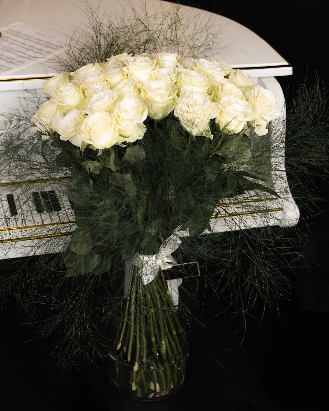 Buchet de 51 trandafiri albi, 80 cm