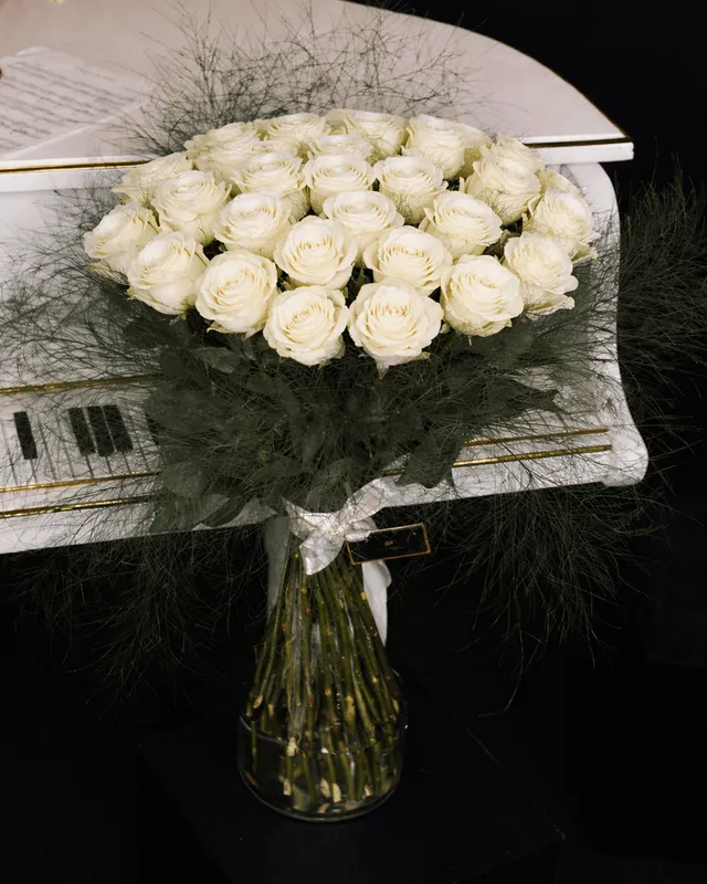 Buchet de 31 trandafiri albi, 80 cm