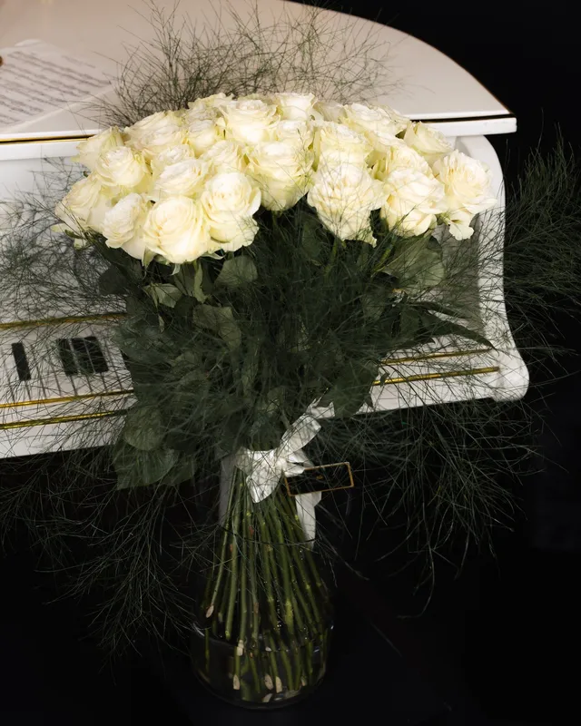 Buchet de 51 trandafiri albi, 80 cm