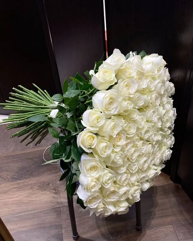 Buchet exclusivist din 101 trandafiri albi, 80–90 cm