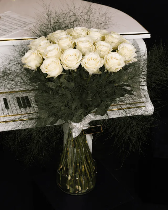 Buchet de 21 trandafiri albi, 80 cm